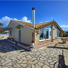 3 bedroom seaside villa with pool, Acharavi, sleeps 6